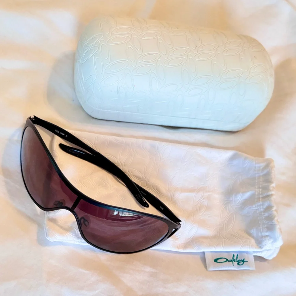 OAKLEY Deception Black Sunglasses Women’s Men’s Unisex w White Case & Bag Pouch
